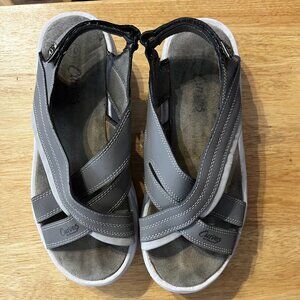 Curve Women Sz 10 Grey Leather Sandals Comfortable Rocker Adjustable strap SEE